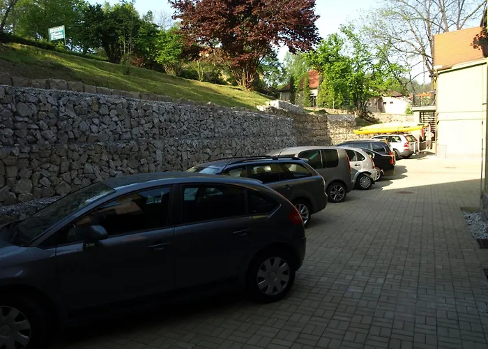 게스트하우스 Amadeus & 3*